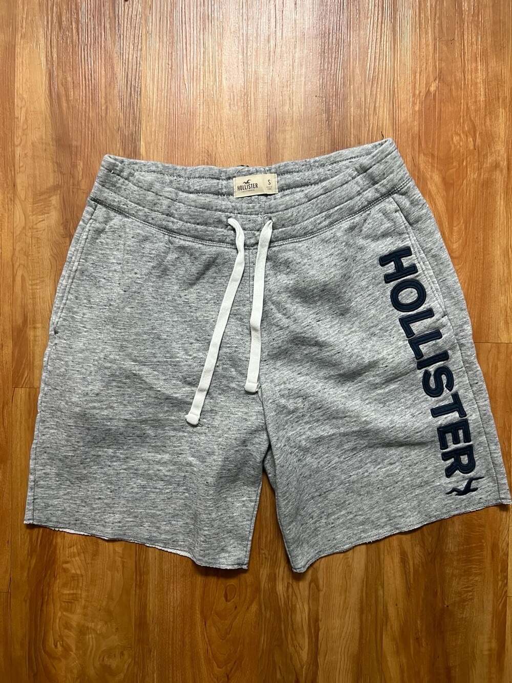 Hollister Sweat Shorts Size S Gray Logo Fleece Drawstring